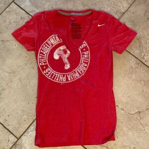 Phillies Nike women’s small short-sleeve t-shirt.